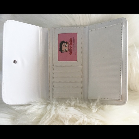 NEW!💋🍒Classic Betty Boop💋 Embroidered Wallet - Picture 4 of 5